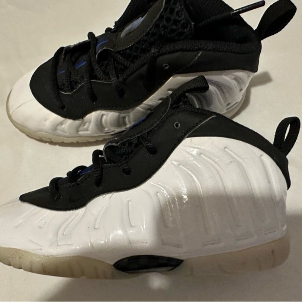 Nike Black and White Sneakers